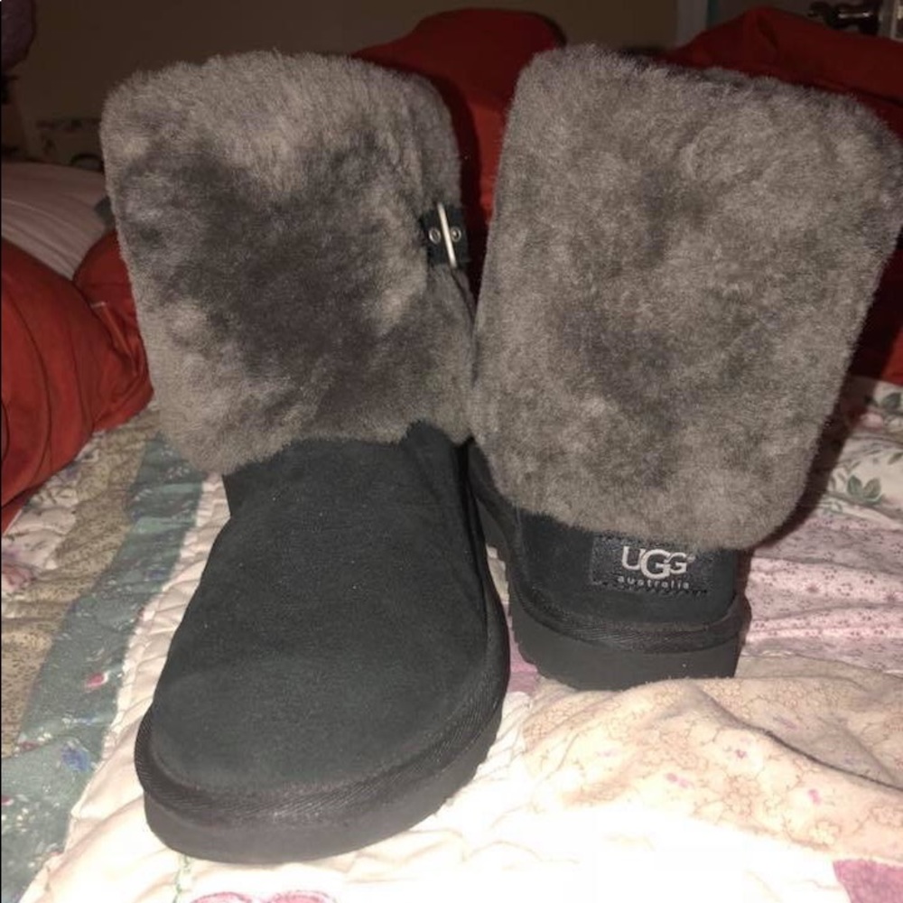 Uggs - image 1